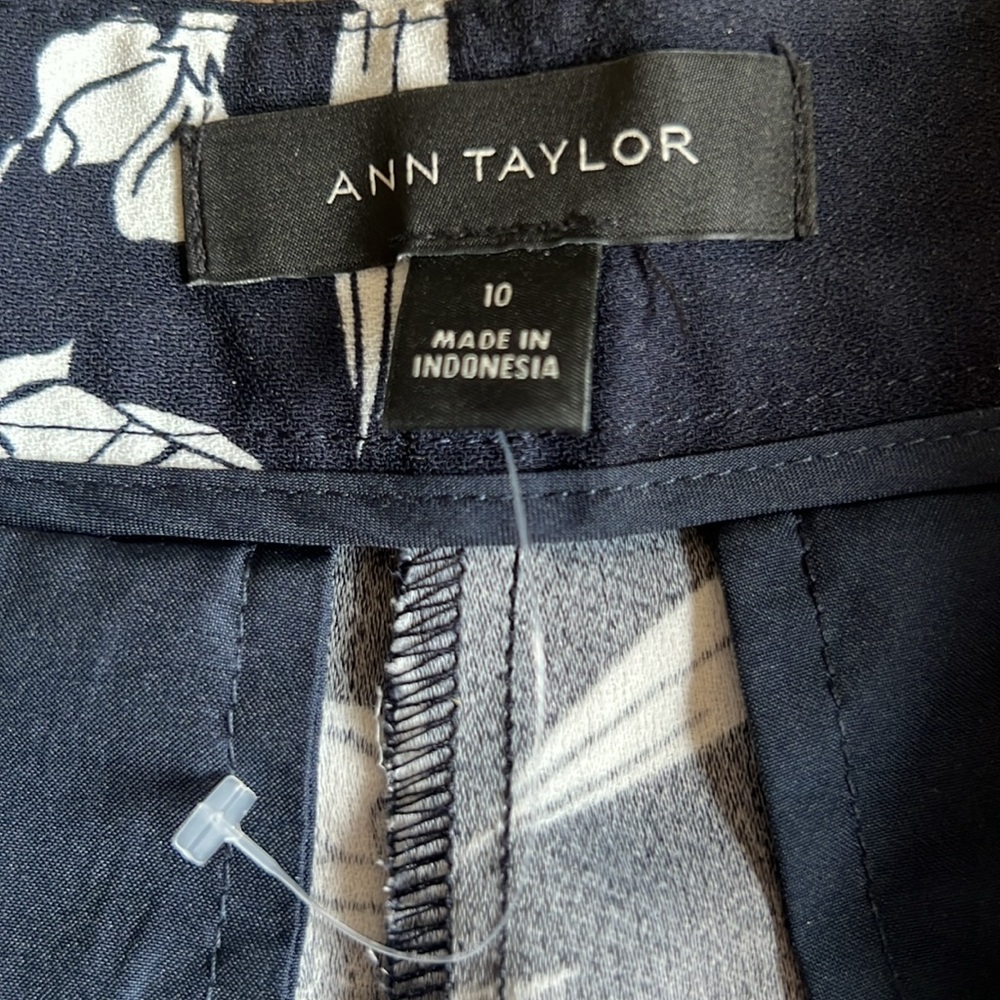 Ann Taylor High Waist Navy Blue and White Floral Side Zip Shorts - Picture 2 of 5